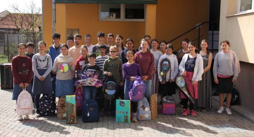 Domnul lucrează prin oameni: o biserică din Anglia a adus zâmbete copiilor noștri